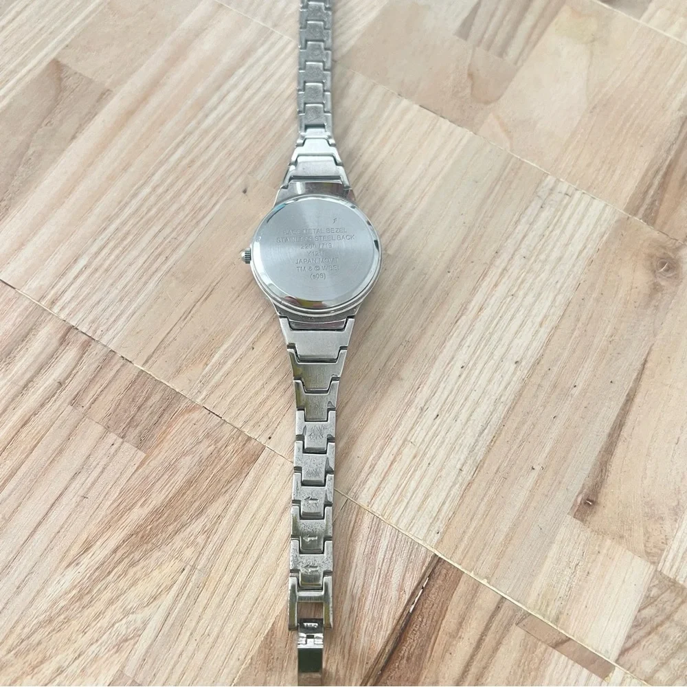 Looney tunes tweety bird ladies silver tone fashion watch NEW BATTERY